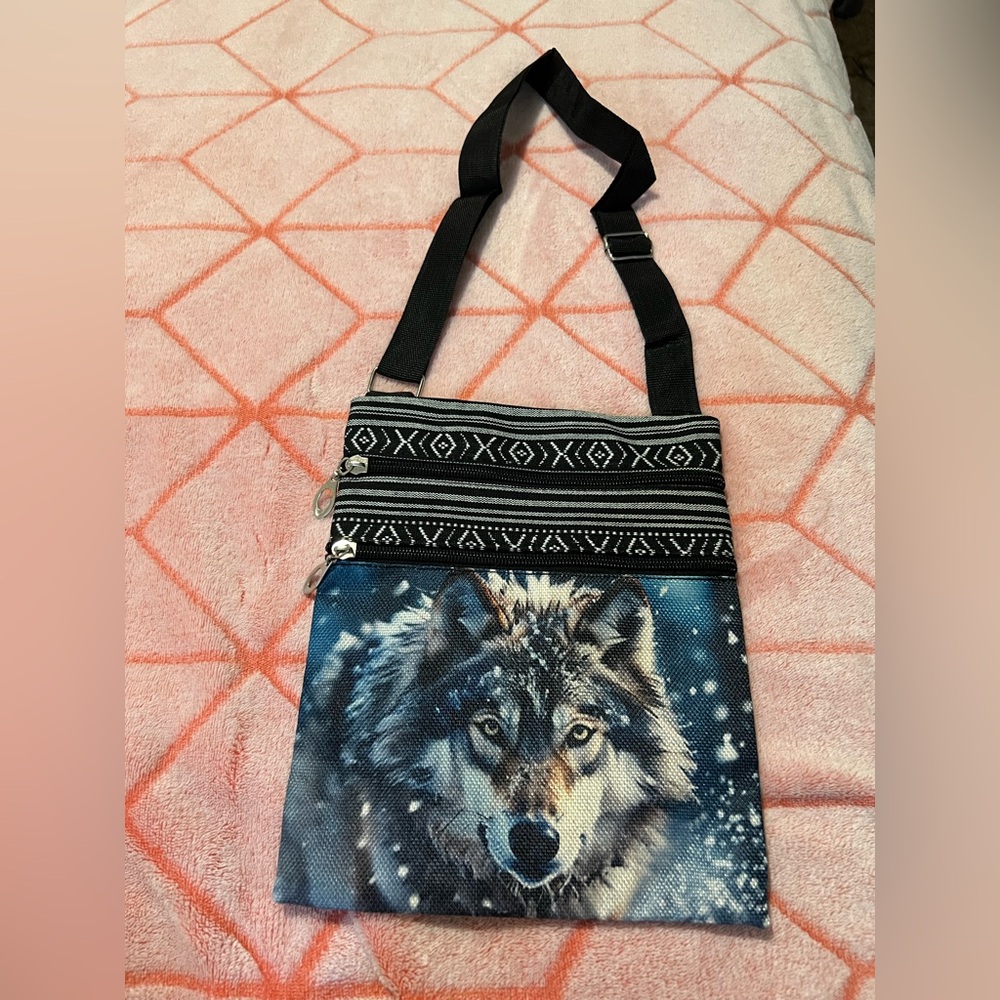 Wolf Crossbody Satchel 🐺NWOT🐺